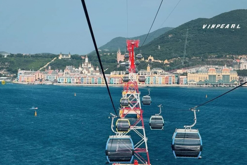 Вьетнам. Канатная дорога к острову Хон Че. Парк Винперл