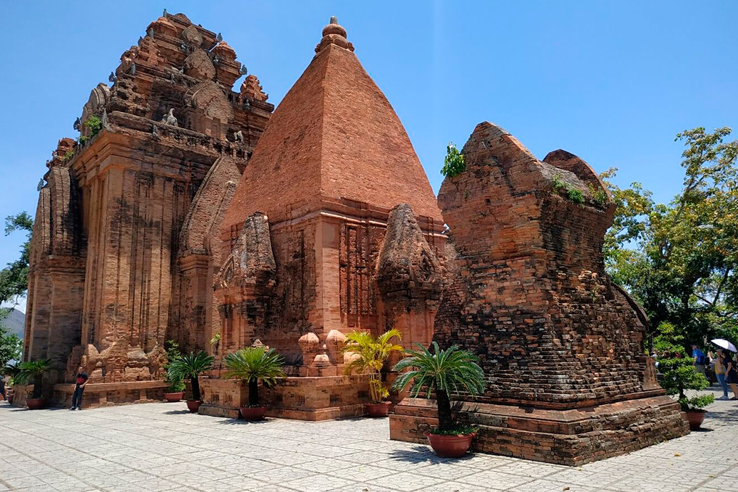 Вьетнам. Нячанг. Чамские башни. Гора Ку Лао