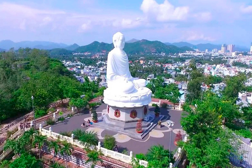 Вьетнам. Нячанг. Пагода Лонг Шон Белый Будда