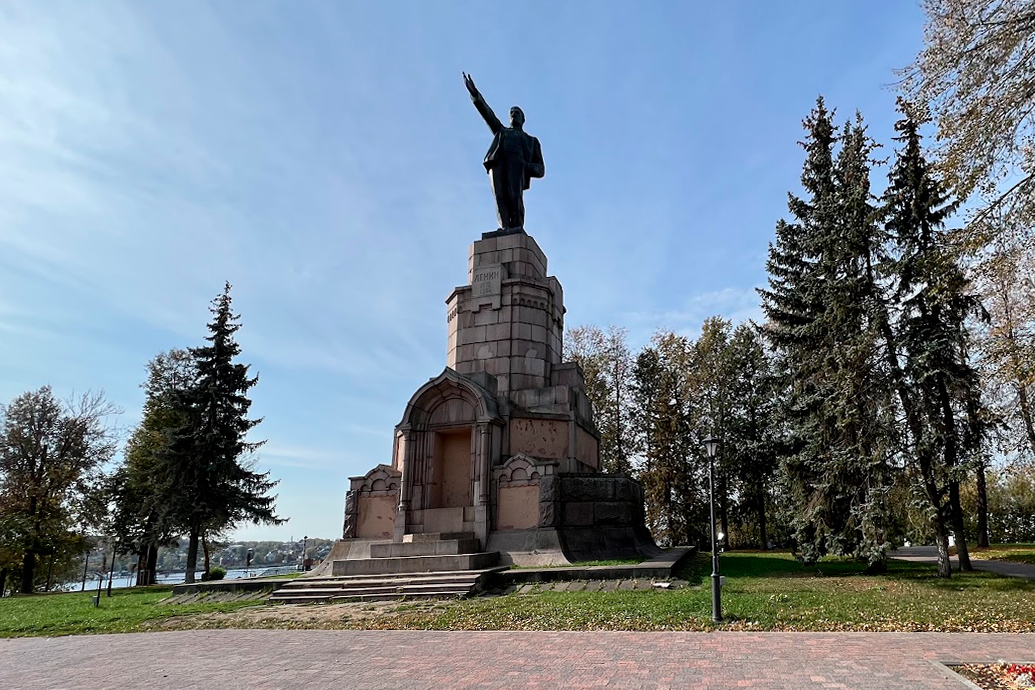 Кострома. Рукастый Ленин