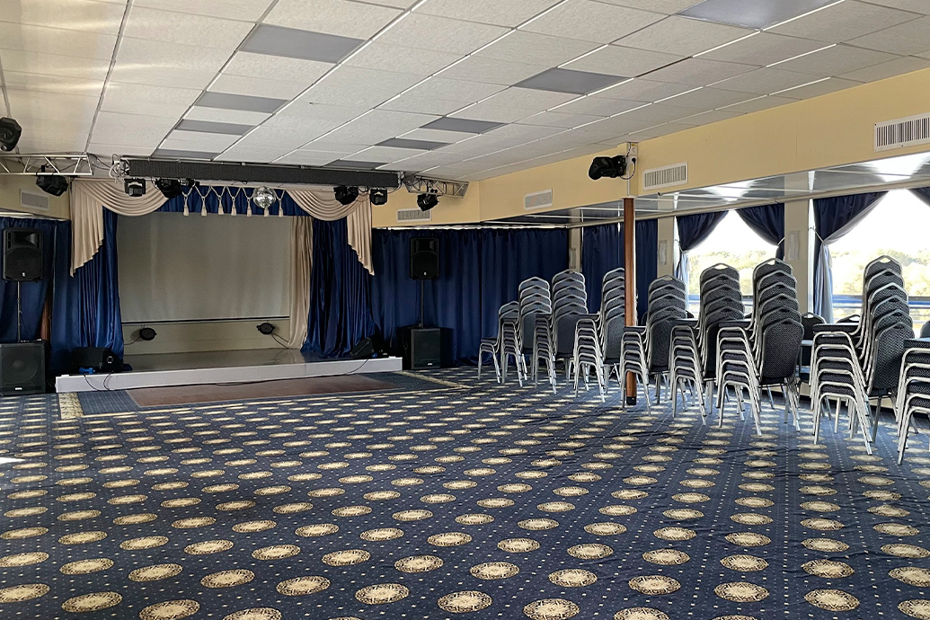 Теплоход Лунная Соната. Зал